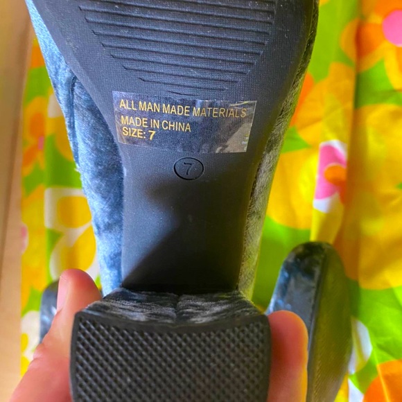 SOLD- Velvet material, baby blue & white, star design booties! Size 7 - Picture 3 of 4